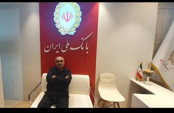 بازدید گوینده باسابقه رادیو از غرفه بانک ملی ایران در محل برگزاری جشنواره فیلم فجر بازدید گوینده باسابقه رادیو از غرفه بانک ملی ایران در محل برگزاری جشنواره فیلم فجر