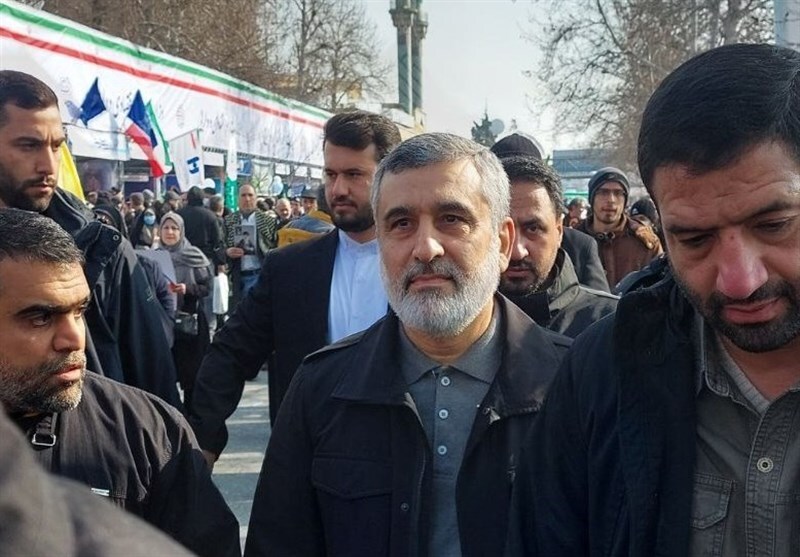 حضور فرمانده هوافضا سپاه در راهپیمایی ۲۲بهمن/ سردار حاجیزاده در راهپیمایی: ترامپ جرأت حمله به ایران را ندارد حضور فرمانده هوافضا سپاه در راهپیمایی ۲۲بهمن/ سردار حاجیزاده در راهپیمایی: ترامپ جرأت حمله به ایران را ندارد