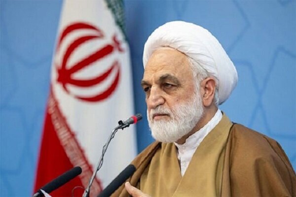 باید مراقب بود تا از ولی فقیه جلو نزده و عقب هم نمانیم/ همگان از جمله کارگزاران و مردم مسئولیت دارند و باید قانون را به درستی انجام داد