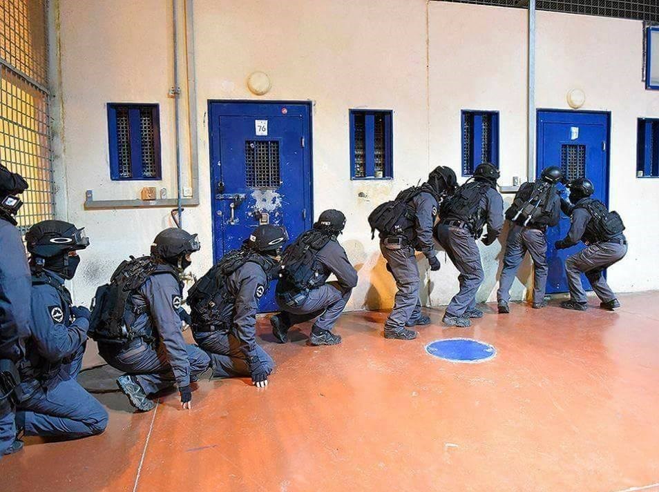 واکنش تند حماس به وحشیگری صهیونیستها در زندان عوفر واکنش تند حماس به وحشیگری صهیونیستها در زندان عوفر