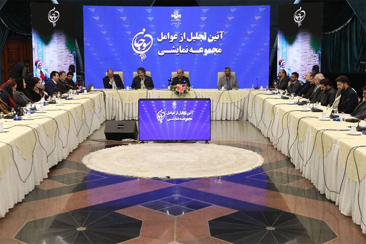 تجلیل از عوامل سریالی که بعد از سالها کار، با «سوجان» دیده شدند/«سوجان» توقع از تولیدات استانها را بالا برد تجلیل از عوامل سریالی که بعد از سالها کار، با «سوجان» دیده شدند/«سوجان» توقع از تولیدات استانها را بالا برد