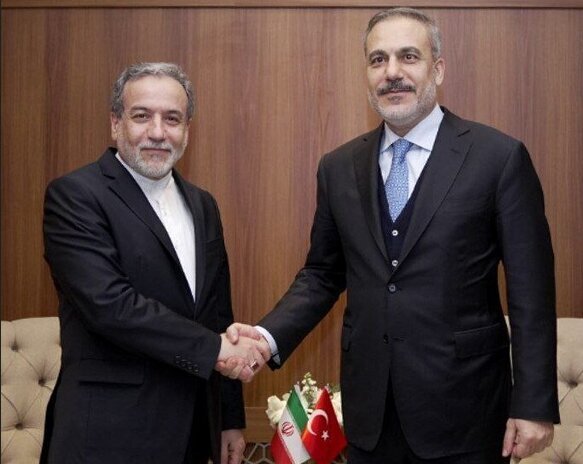 عراقچی: حفظ و صیانت از روابط، مسئولیت مشترک مقامهای ایران و ترکیه است/ عراقچی: حفظ و صیانت از روابط، مسئولیت مشترک مقامهای ایران و ترکیه است/