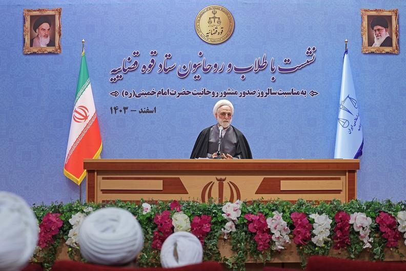 باید در زمینه گسترش عدالت اجتماعی بیشتر تلاش کنیم/ بهره‌مندی از روحیه جهادی و انقلابی از خصیصه‌ها اصلی یک روحانی تراز است