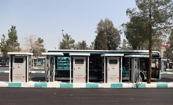 بزرگترین ایستگاه شارژ خودروهای برقی در کشور باحضور زاکانی افتتاح شد/ ورود ۱۰۰ اتوبوس برقی جدید به ناوگان تهران بزرگترین ایستگاه شارژ خودروهای برقی در کشور باحضور زاکانی افتتاح شد/ ورود ۱۰۰ اتوبوس برقی جدید به ناوگان تهران