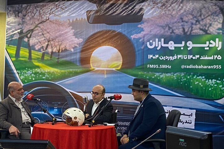 رادیو بهاران افتتاح شد/ اولین واکنش مجری برنامهای که کفن هدیه داد رادیو بهاران افتتاح شد/ اولین واکنش مجری برنامهای که کفن هدیه داد