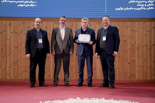 جایزه ملی مدیریت دانش به بانک رفاه کارگران تعلق گرفت جایزه ملی مدیریت دانش به بانک رفاه کارگران تعلق گرفت