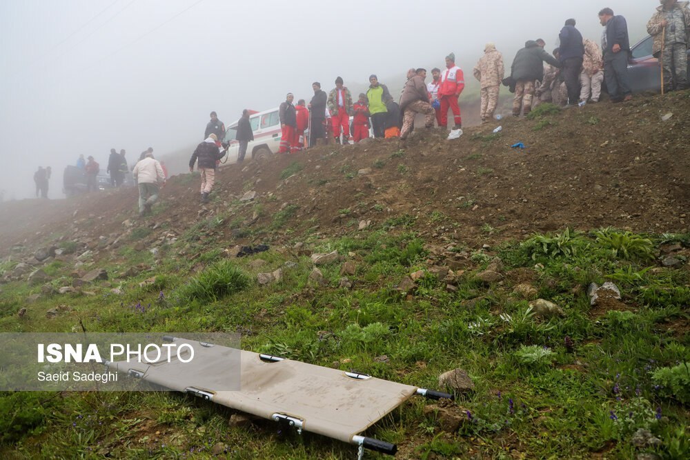 تصاویر: ساعاتی پس از پیدا شدن لاشه هلی کوپتر رئیس جمهور و پیکرهای سرنشینان