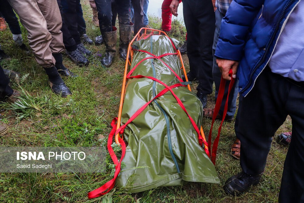 تصاویر: ساعاتی پس از پیدا شدن لاشه هلی کوپتر رئیس جمهور و پیکرهای سرنشینان