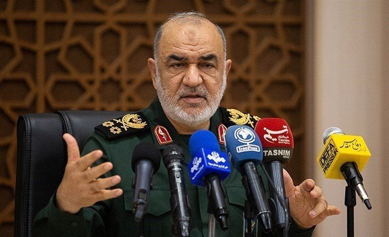 سردار سلامی: تنها ملتی هستیم که نسبت به جنگ دلهره نداریم/ مردم ایران به محض شنیدن خبر شلیک موشک‌ها با شادی به خیایان‌ها آمدند/ رمز جاودانگی این ملت، توکل به خدا و ایستادن پای حرف رهبرشان بود
