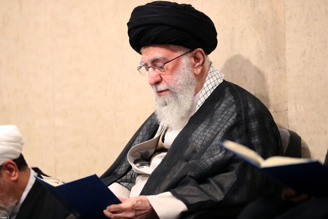 مراسم بزرگداشت رئیس جمهور فقید و همراهان گرامی ایشان از سوی رهبر انقلاب اسلامی برگزار شد/ حضور جمعی از سفرا و نمایندگان کشورهای مختلف
