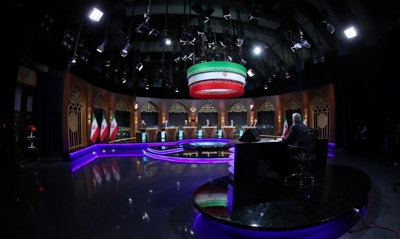 پورمحمدی: لایحه عفاف و حجاب را پس میگیرم/قالیباف: در هر کجا که حضور داشتم شرایط را برای زنان آماده کردم/ قاضیزاده: دغدغه اصلی زنان ما حجاب نیست/پزشکیان: با وضع قانون رفتار زنان عوض نمیشود/جلیلی: باید از خانواده محافظت کنیم/زاکانی:در موضوع حجاب همه باید صریح صحبت کنند پورمحمدی: لایحه عفاف و حجاب را پس میگیرم/قالیباف: در هر کجا که حضور داشتم شرایط را برای زنان آماده کردم/ قاضیزاده: دغدغه اصلی زنان ما حجاب نیست/پزشکیان: با وضع قانون رفتار زنان عوض نمیشود/جلیلی: باید از خانواده محافظت کنیم/زاکانی:در موضوع حجاب همه باید صریح صحبت کنند