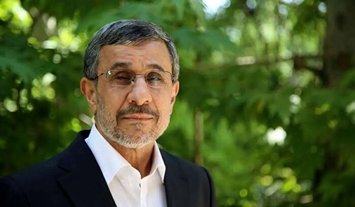 احمدی نژاد در استانبول/ برای پزشکیان دعا می‌کنم