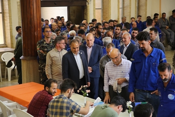 از سنگر تولید تا حماسه سیاسی؛ حضور پرشور مدیران و کارکنان پتروشیمی شازند در چهاردهمین انتخابات ریاستجمهوری از سنگر تولید تا حماسه سیاسی؛ حضور پرشور مدیران و کارکنان پتروشیمی شازند در چهاردهمین انتخابات ریاستجمهوری