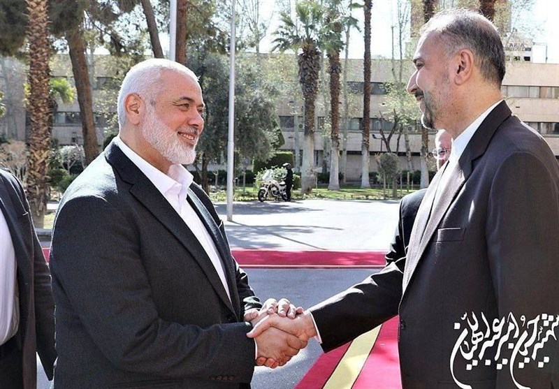 خانواده شهید امیرعبداللهیان، شهادت هنیه را تسلیت گفتند خانواده شهید امیرعبداللهیان، شهادت هنیه را تسلیت گفتند