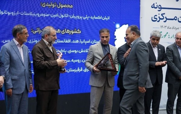 پتروشیمی شازند، صادر کننده نمونه استان مرکزی در سال ۱۴۰۲ شد پتروشیمی شازند، صادر کننده نمونه استان مرکزی در سال ۱۴۰۲ شد