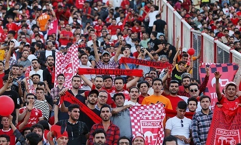آغاز دیدار تراکتور - پرسپولیس با ۱۵ دقیقه تأخیر آغاز دیدار تراکتور - پرسپولیس با ۱۵ دقیقه تأخیر