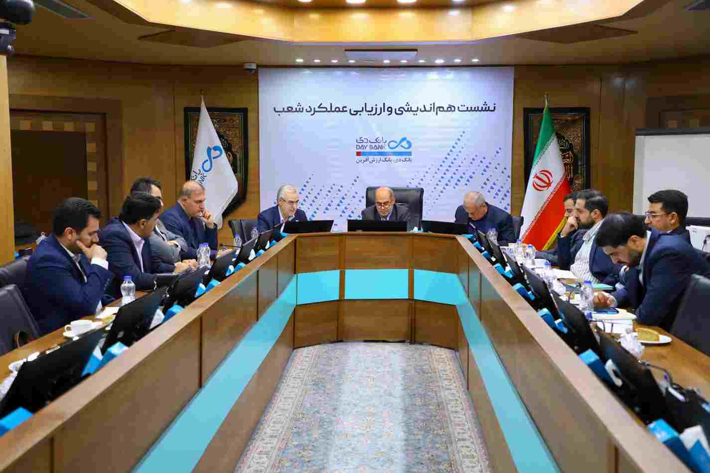 انگیزه لازم برای تحول کار همکاران شعب فراهم شود انگیزه لازم برای تحول کار همکاران شعب فراهم شود