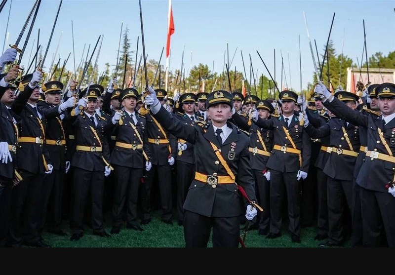 حواشی دستور اردوغان برای اخراج ۵۰ افسر ارتش حواشی دستور اردوغان برای اخراج ۵۰ افسر ارتش