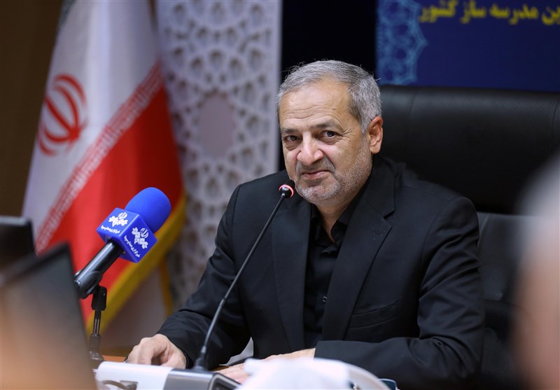 با کمکاری و کمفروشی مدیران مدارس و مناطق برخورد میکنیم با کمکاری و کمفروشی مدیران مدارس و مناطق برخورد میکنیم