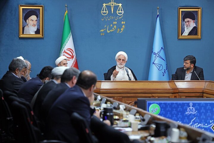 سزاوار نیست برخی از مشکلات کشور و مردم همچنان روی زمین بماند/برخی وکلا پول زیادی دریافت میکنند سزاوار نیست برخی از مشکلات کشور و مردم همچنان روی زمین بماند/برخی وکلا پول زیادی دریافت میکنند