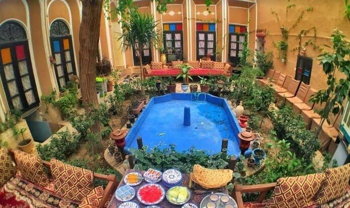 رشت، شهر باران: ویلاهای سنتی با معماری زیبا رشت، شهر باران: ویلاهای سنتی با معماری زیبا