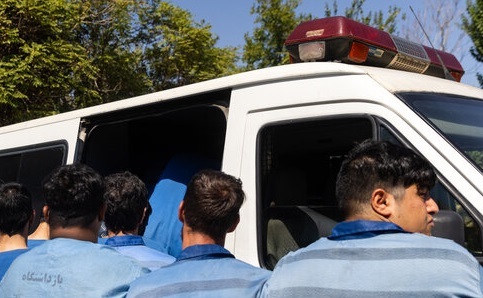 دستگیری باند سرقت اتوبانی با ۱۲ عضو/ کشف ۵۵ دستگاه از مخفیگاه سارقان دستگیری باند سرقت اتوبانی با ۱۲ عضو/ کشف ۵۵ دستگاه از مخفیگاه سارقان