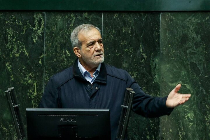 از نمایندگان متشکرم که بودجه نوشته شده را با برخی اشکالات پذیرفتند/ اگر با وحدت و وفاق عمل کنیم مشکل غیرقابل حلی در کشور وجود نخواهد داشت از نمایندگان متشکرم که بودجه نوشته شده را با برخی اشکالات پذیرفتند/ اگر با وحدت و وفاق عمل کنیم مشکل غیرقابل حلی در کشور وجود نخواهد داشت
