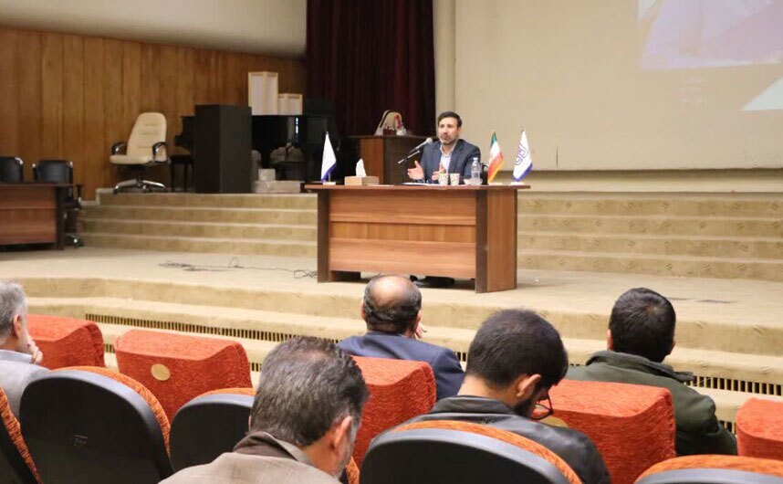 طحاننظیف در نشست حقوق ملت در قانون اساسی: «حقوق ملت» در فصول مختلف قانون اساسی مورد تاکید است طحاننظیف در نشست حقوق ملت در قانون اساسی: «حقوق ملت» در فصول مختلف قانون اساسی مورد تاکید است