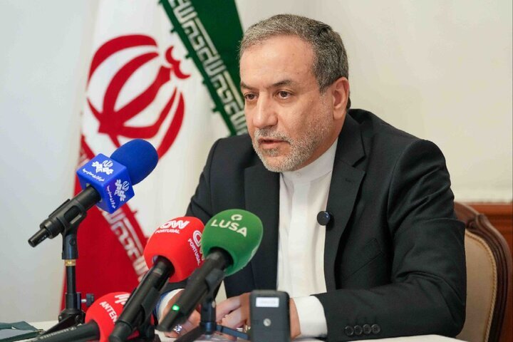 ایران و گروههای مقاومت پشتیبان سوریه هستند/ ارتش و دولت سوریه قادر هستند که با تروریست ها مقابله کنند ایران و گروههای مقاومت پشتیبان سوریه هستند/ ارتش و دولت سوریه قادر هستند که با تروریست ها مقابله کنند