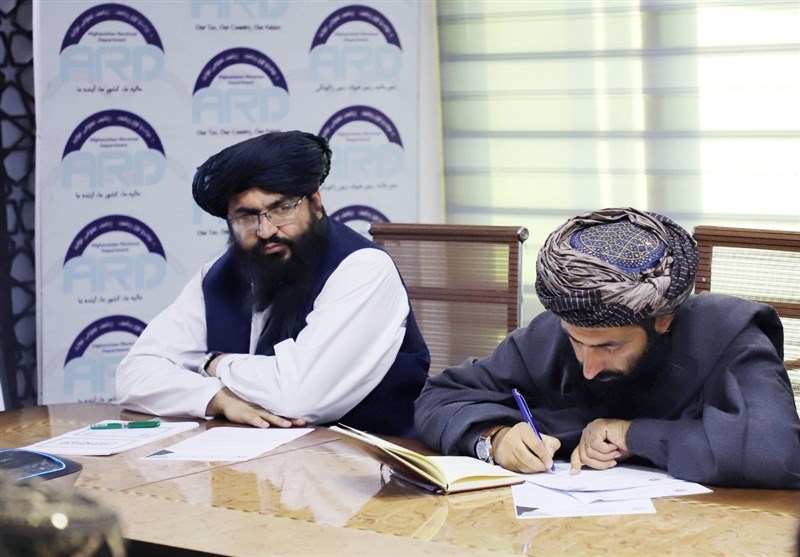 افغانستان و ترکمنستان یک گذرگاه موقت مرزی ایجاد میکنند افغانستان و ترکمنستان یک گذرگاه موقت مرزی ایجاد میکنند