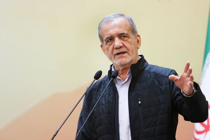 حق ،جنسیت، قومیت، چپ و راست و مذهبی و غیر مذهبی نمی‌شناسد/ با امر و نهی نمی‌توان جامعه را هدایت کرد