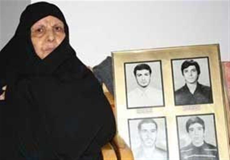 مادر ۴ شهید انقلاب و دفاع مقدس به فرزندان مطهرش پیوست مادر ۴ شهید انقلاب و دفاع مقدس به فرزندان مطهرش پیوست