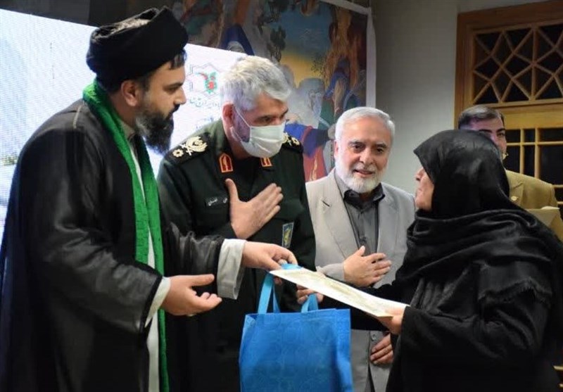 تکریم مادران و همسران شهدای ایران و اقلیتهای دینی تکریم مادران و همسران شهدای ایران و اقلیتهای دینی