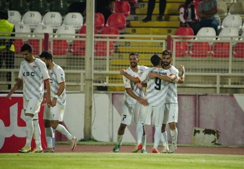 صعود فولاد بادرخشش سنگربان گمنام/یک جوان جور مجربها را کشید صعود فولاد بادرخشش سنگربان گمنام/یک جوان جور مجربها را کشید