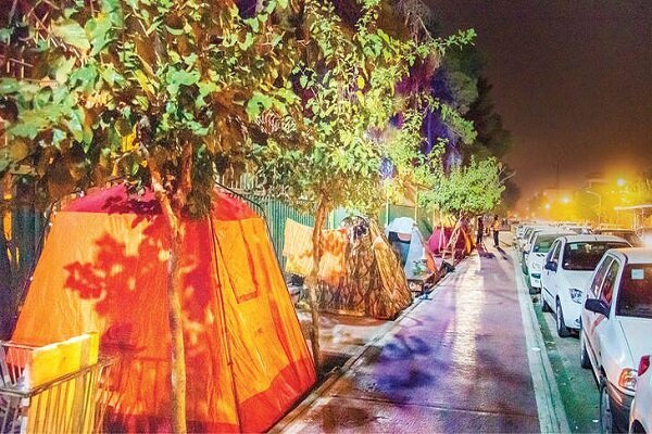 واکنش «زاکانی» به چادرخوابی همراهان بیمار/ تلاش خودمان را برای ساخت همراه سراها میکنیم. واکنش «زاکانی» به چادرخوابی همراهان بیمار/ تلاش خودمان را برای ساخت همراه سراها میکنیم.