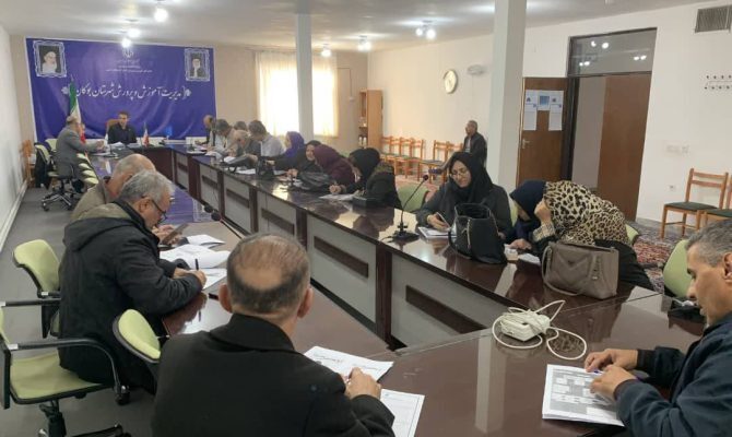 تحویل کارتهای بانک سرمایه به فرهنگیان ارجمند در سراسر کشور تحویل کارتهای بانک سرمایه به فرهنگیان ارجمند در سراسر کشور