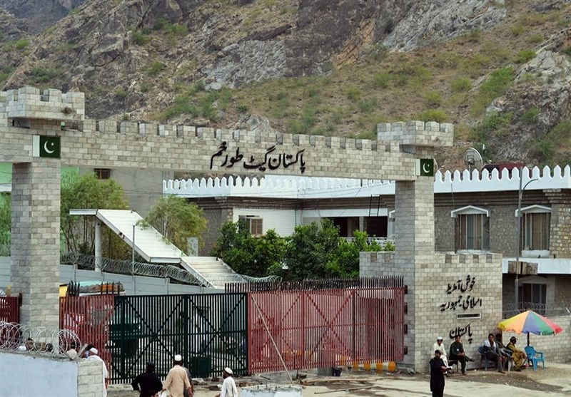 گذرگاه تورخم به دلیل مشکلات فنی به روی مسافران بسته است گذرگاه تورخم به دلیل مشکلات فنی به روی مسافران بسته است