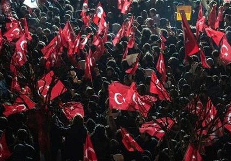 تداوم تجمعات در استانبول/ اردوغان: تسلیم نمیشویم تداوم تجمعات در استانبول/ اردوغان: تسلیم نمیشویم