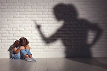 وقتی خانه قفس می‌شود/ عواقب جدی کنترل‌گری والدین