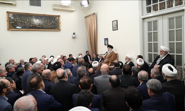 مسائل کشور را به گفت‌وگوها گره نزنیم/به طرف مقابل خیلی بدبین هستیم