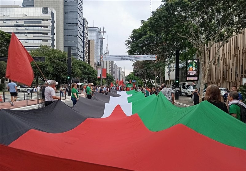 بزرگترین پرچم فلسطین در برزیل برافراشته شد بزرگترین پرچم فلسطین در برزیل برافراشته شد