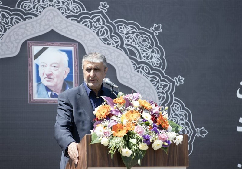 اسلامی: نباید در راه اعتلای ایران کوتاهی کرد