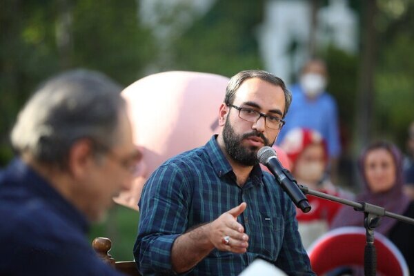 گشت ارشاد مسئولان با اشعار طنز/ «گزینههای زیر میز» در راه نمایشگاه گشت ارشاد مسئولان با اشعار طنز/ «گزینههای زیر میز» در راه نمایشگاه