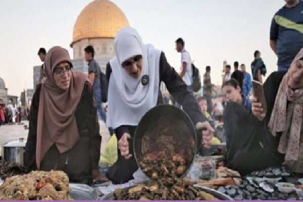 رمضان در فلسطین/ از پختن«مقلوبه» تا آویزان کردن فانوس در مساجد رمضان در فلسطین/ از پختن«مقلوبه» تا آویزان کردن فانوس در مساجد