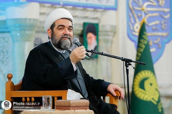 مناجات خوانی دهه آخر ماه مبارک رمضان در حرم مطهر رضوی