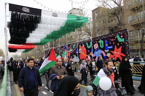 مکتب حاج قاسم؛ دفاع از مظلوم با هر عقیده/ اجتماع افتراق در دفاع از مظلوم در روز قدس مکتب حاج قاسم؛ دفاع از مظلوم با هر عقیده/ اجتماع افتراق در دفاع از مظلوم در روز قدس