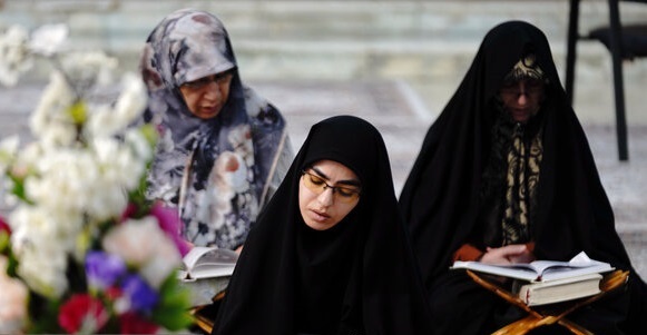 قرآن باید از طاقچه خانه به متن زندگی مردم بیاید/ قرآن به من جهت میدهد قرآن باید از طاقچه خانه به متن زندگی مردم بیاید/ قرآن به من جهت میدهد