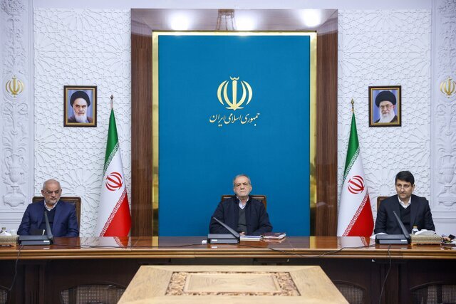 پزشکیان: تحقق دولت الکترونیک به‌گونه‌ای باشد که با حملات سایبری، کل سیستم دچار اختلال نشود/تکمیل شناسه خدمات، گام نخست در تحقق واقعی دولت الکترونیک