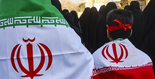 مردم از اغتشاشگران جدا هستند/ایستادن پای آرمان‌های انقلاب