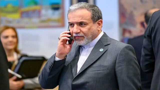 وزیر خارجه ایران تلفنی با همتایان ترکیهای و اماراتی خود درباره آخرین تحولات اوضاع در منطقه گفتوگو کرد. وزیر خارجه ایران تلفنی با همتایان ترکیهای و اماراتی خود درباره آخرین تحولات اوضاع در منطقه گفتوگو کرد.